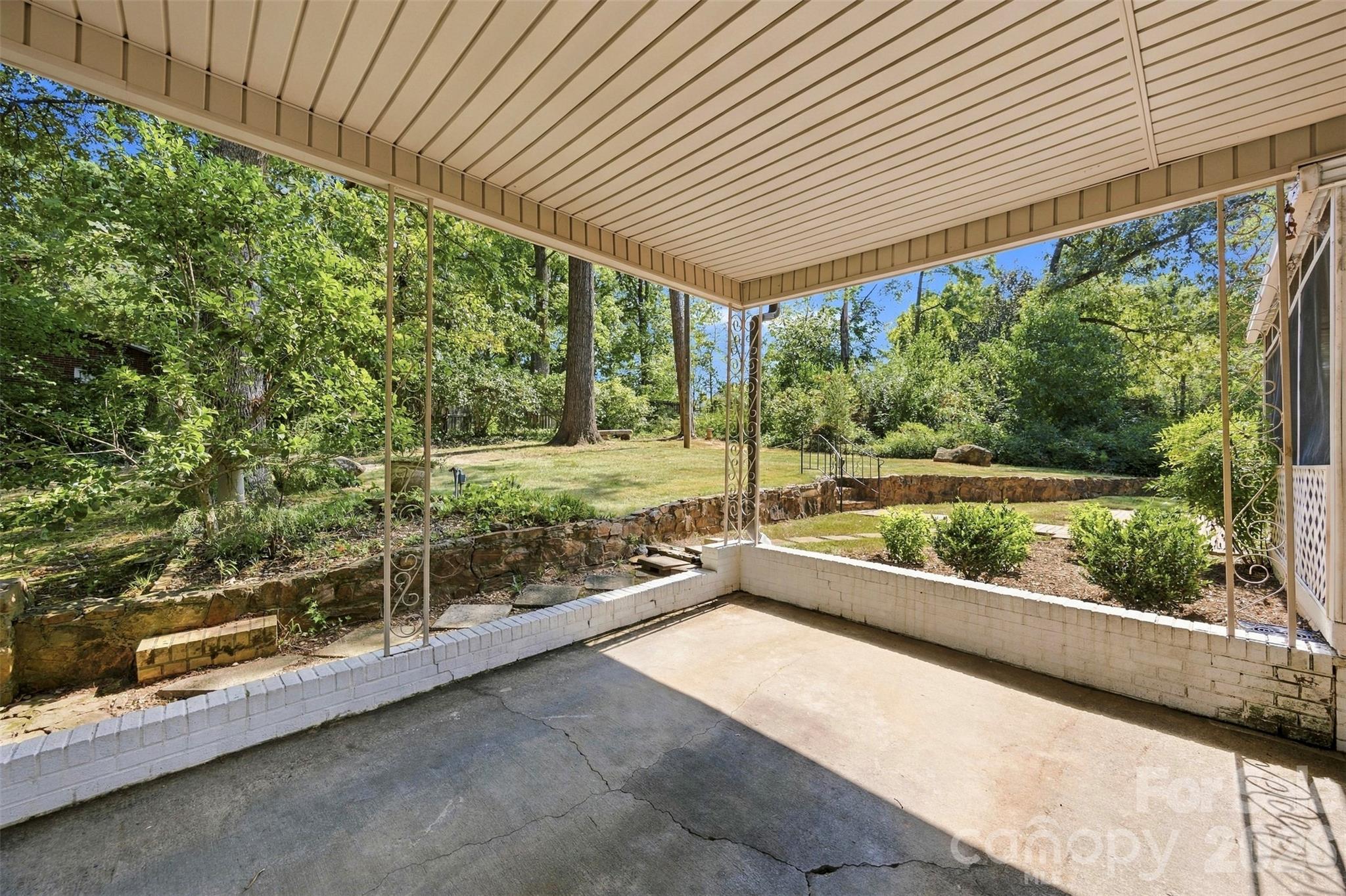 1400 Lynhurst Drive