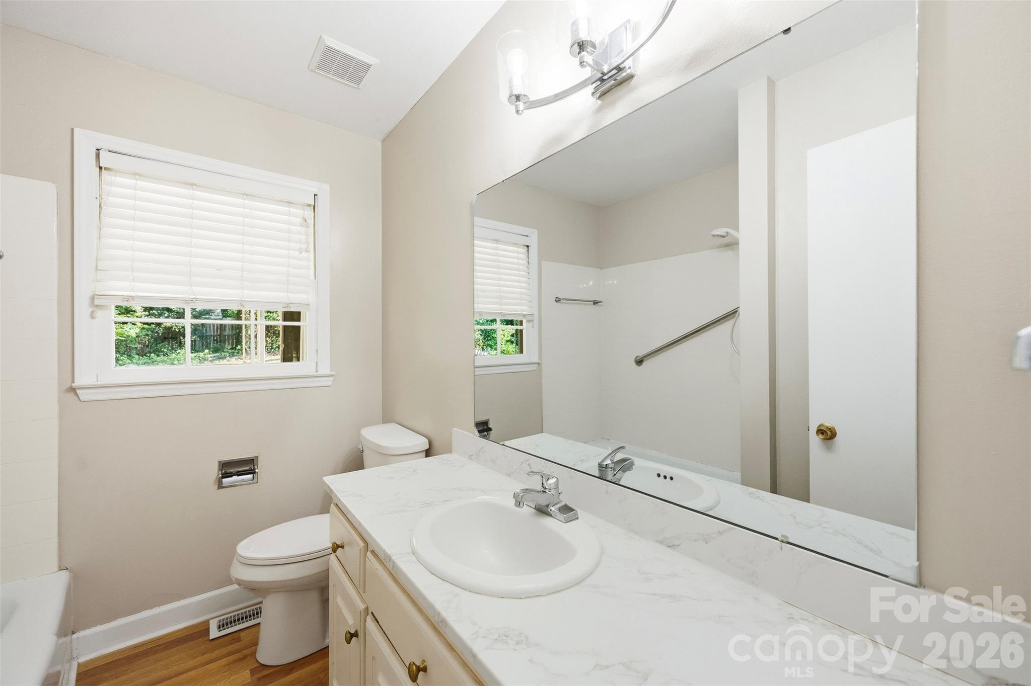 1400 Lynhurst Drive