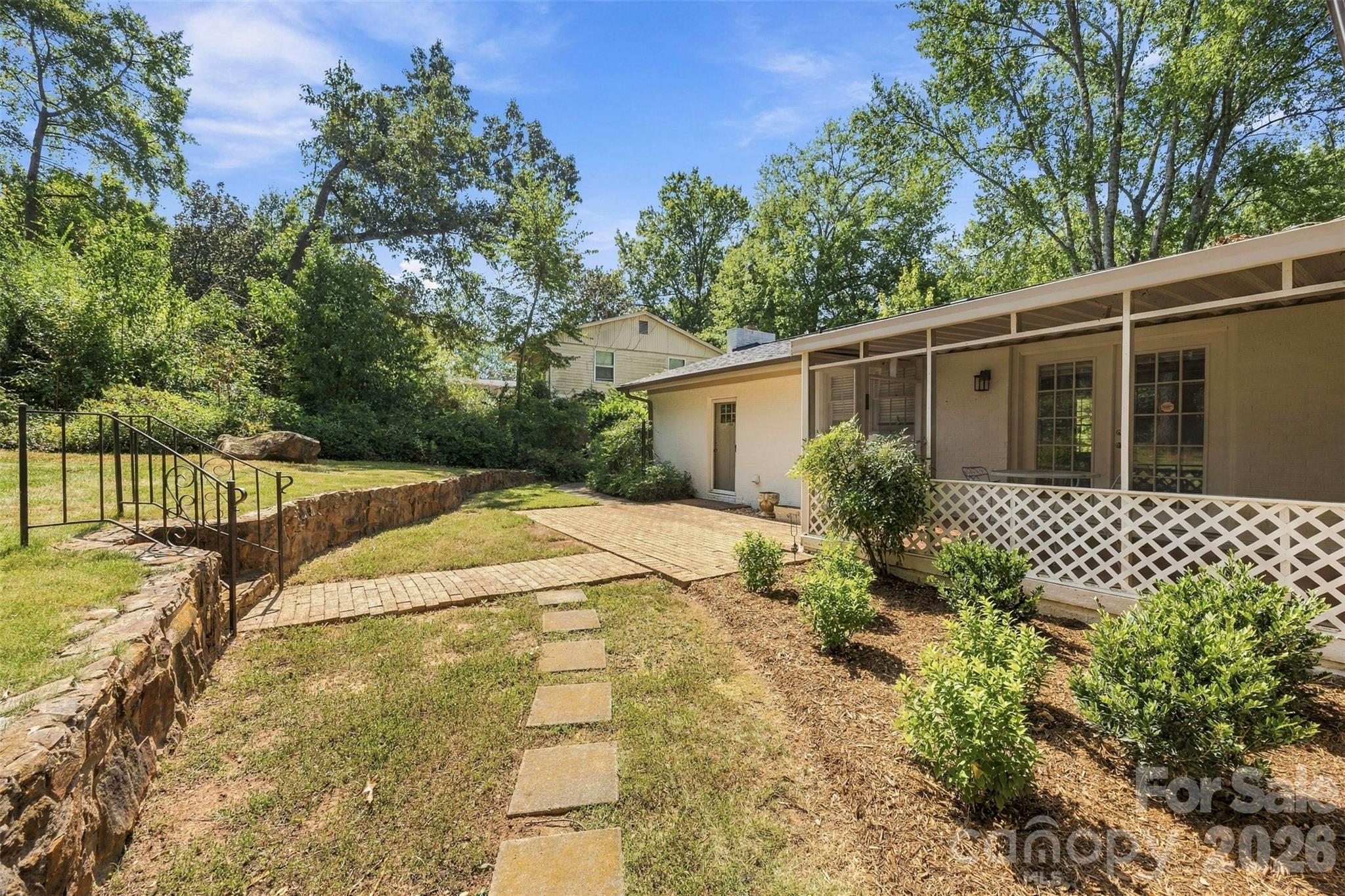 1400 Lynhurst Drive