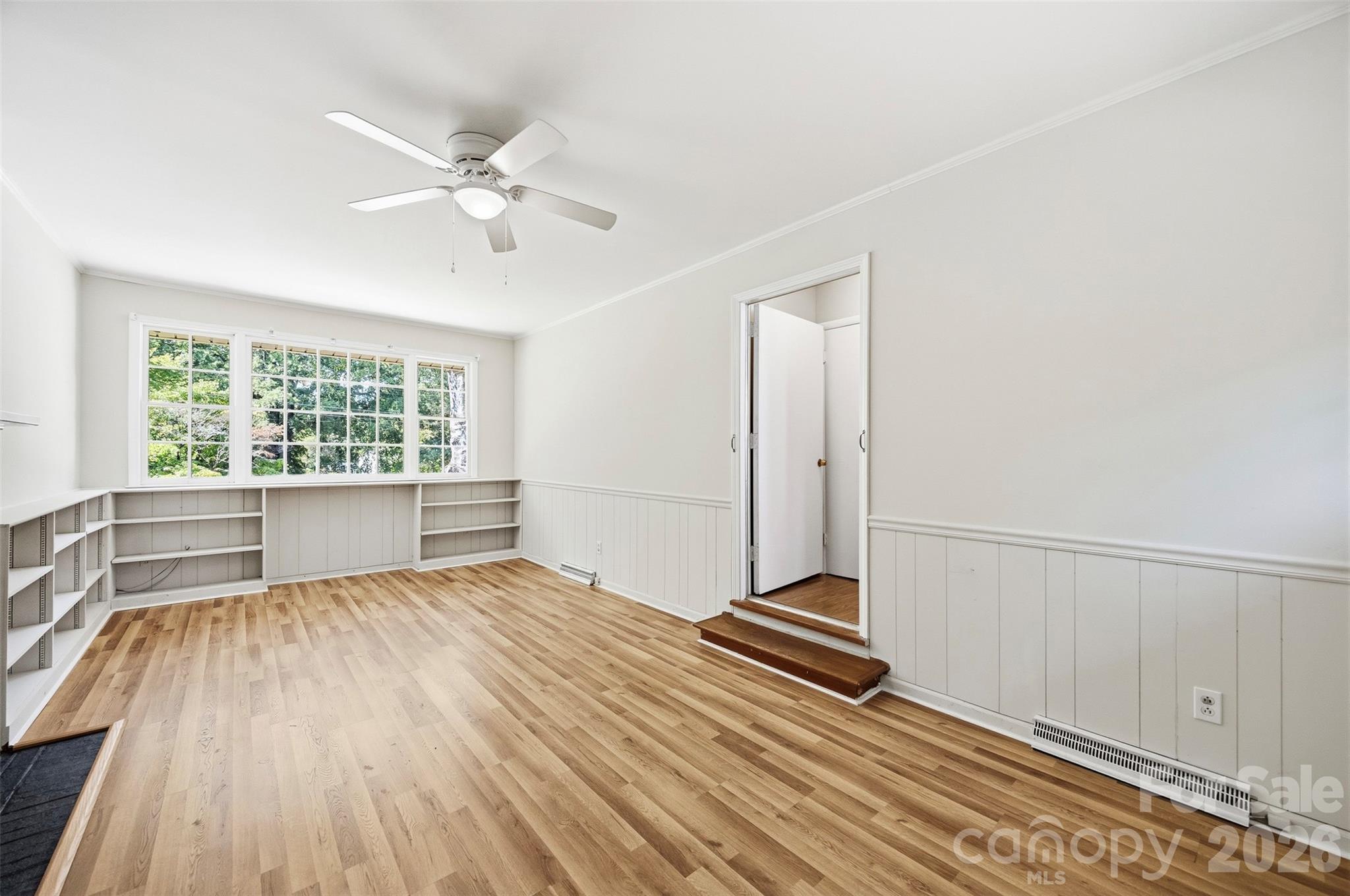 1400 Lynhurst Drive