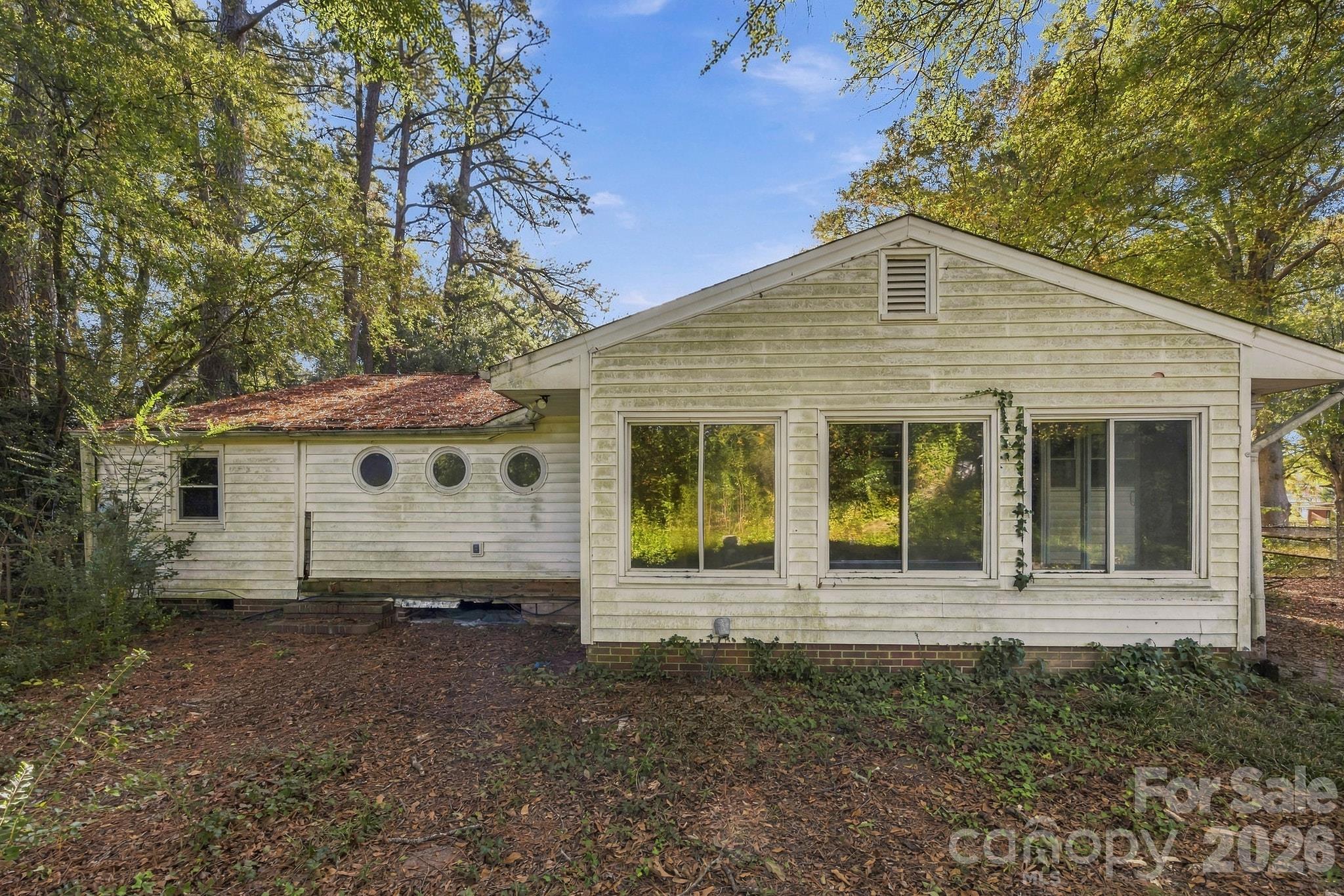 1427 Westbrook Circle