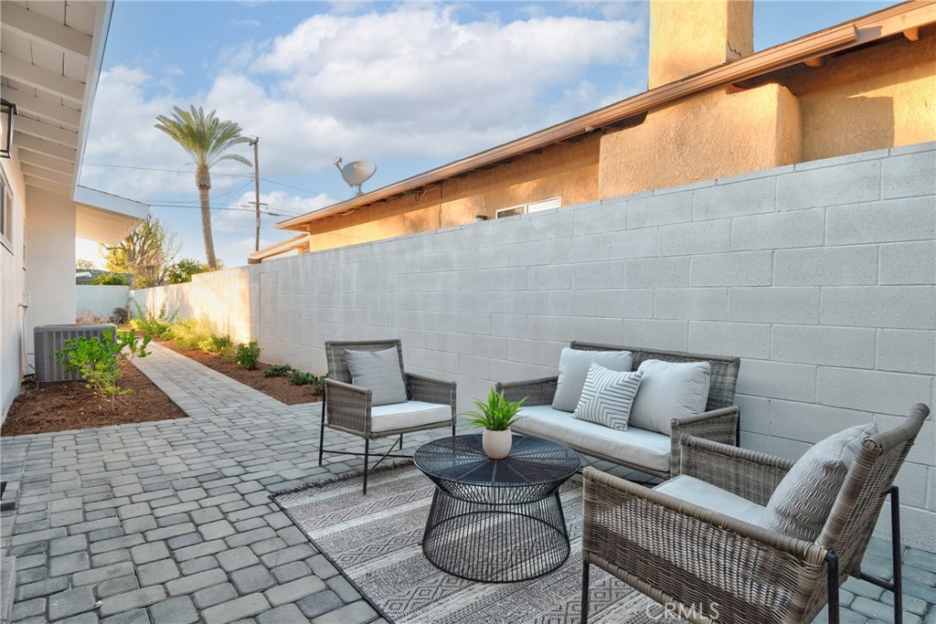 13861 Esplanade Avenue