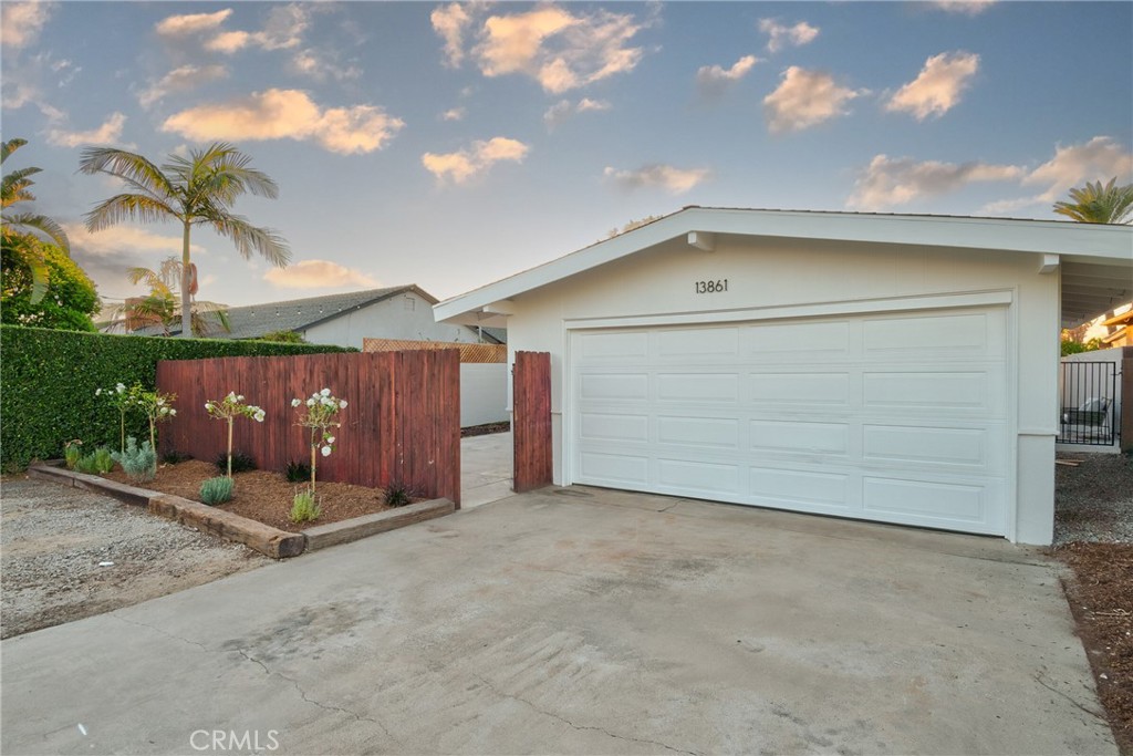 13861 Esplanade Avenue