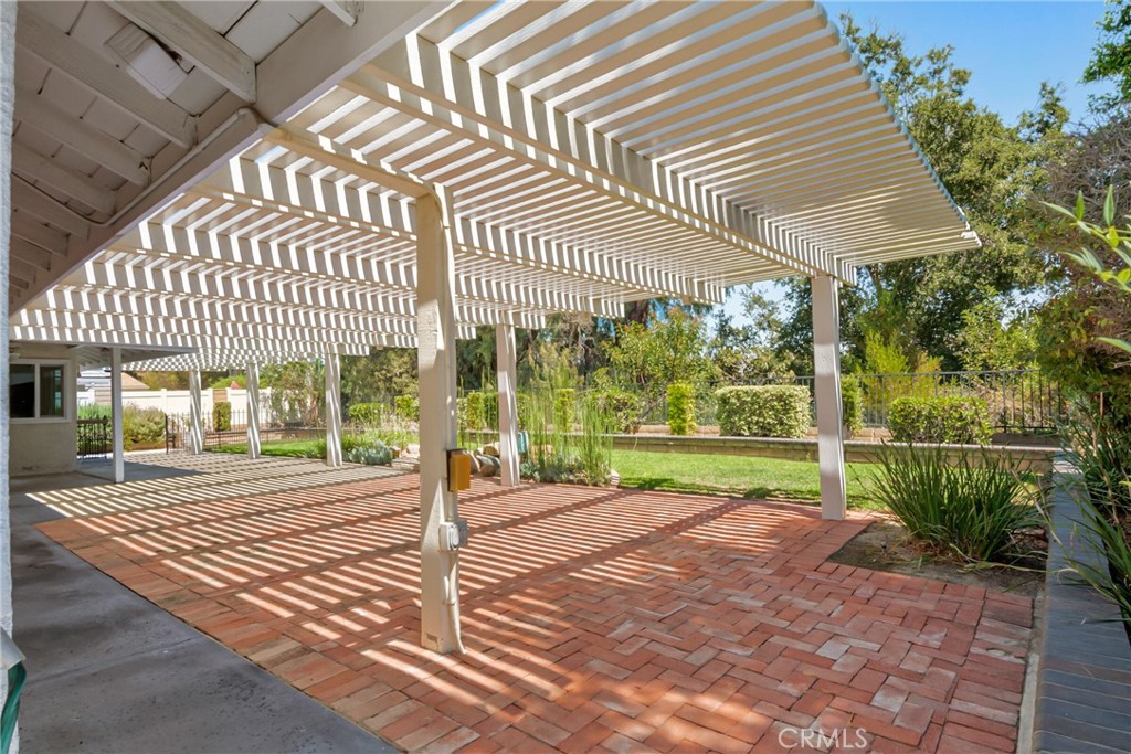 412 S Oakgrove Circle