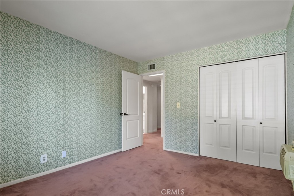 412 S Oakgrove Circle