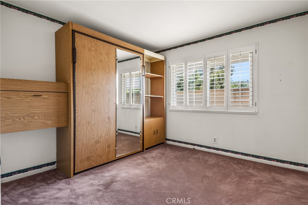 412 S Oakgrove Circle