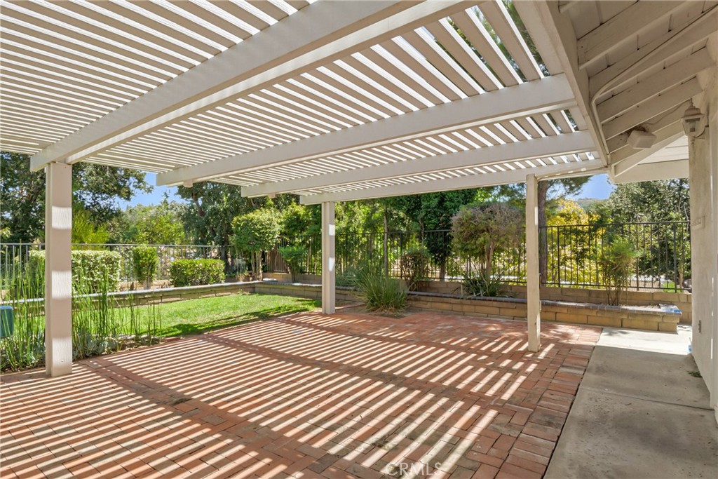 412 S Oakgrove Circle