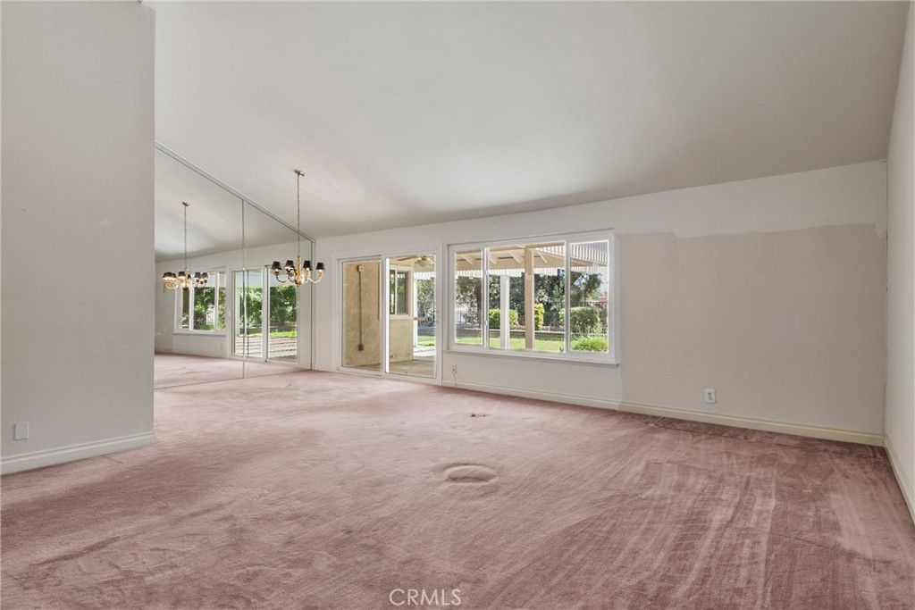 412 S Oakgrove Circle