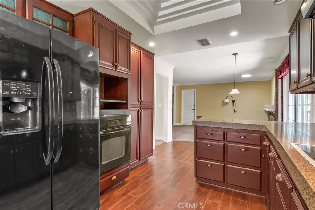 412 S Oakgrove Circle