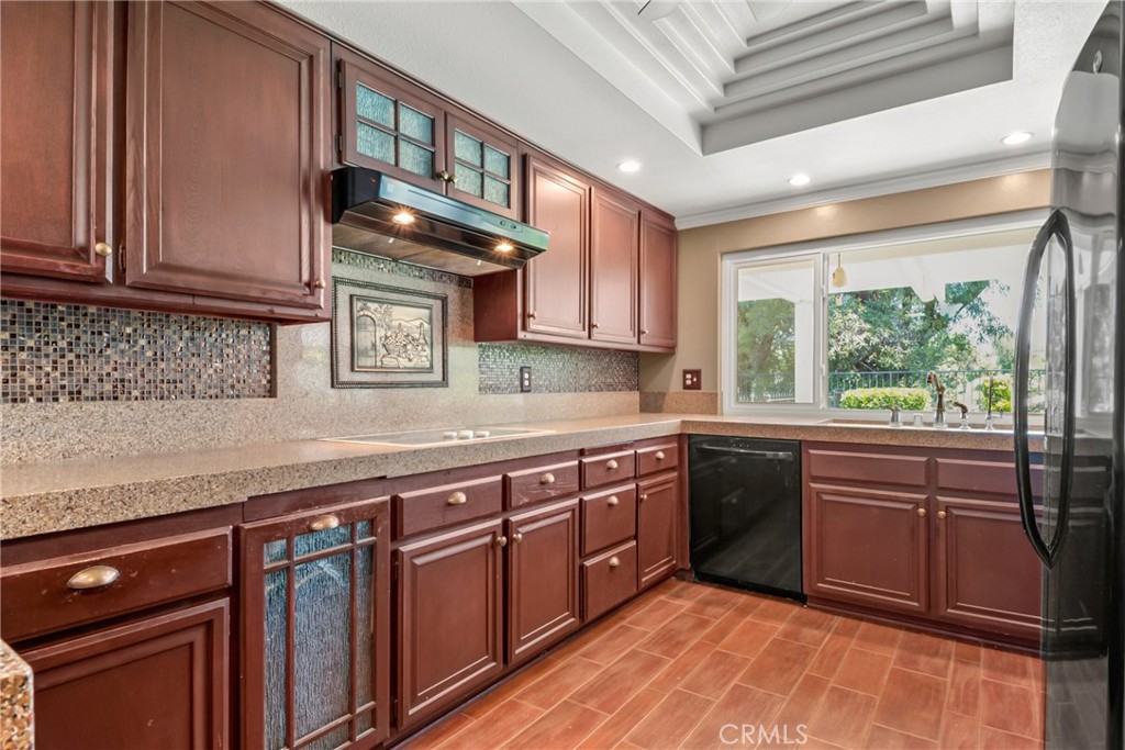 412 S Oakgrove Circle