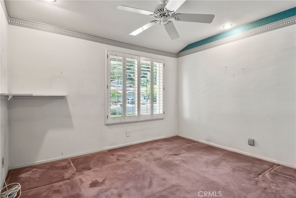 412 S Oakgrove Circle