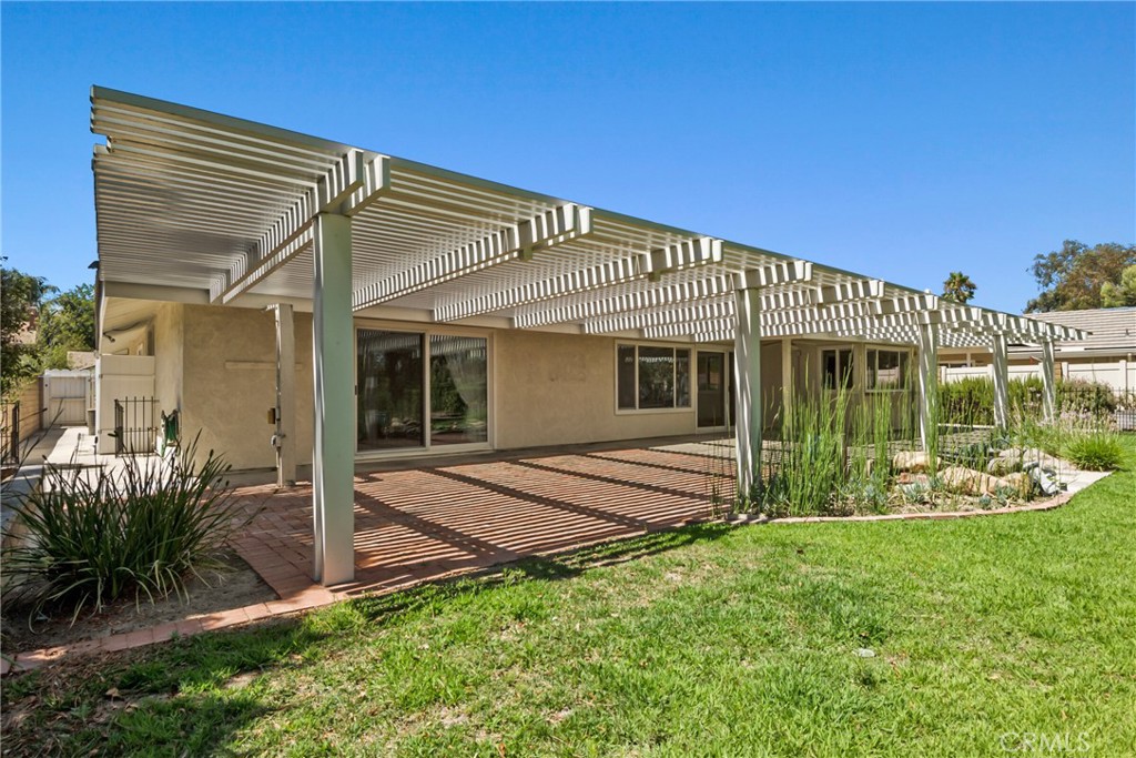 412 S Oakgrove Circle