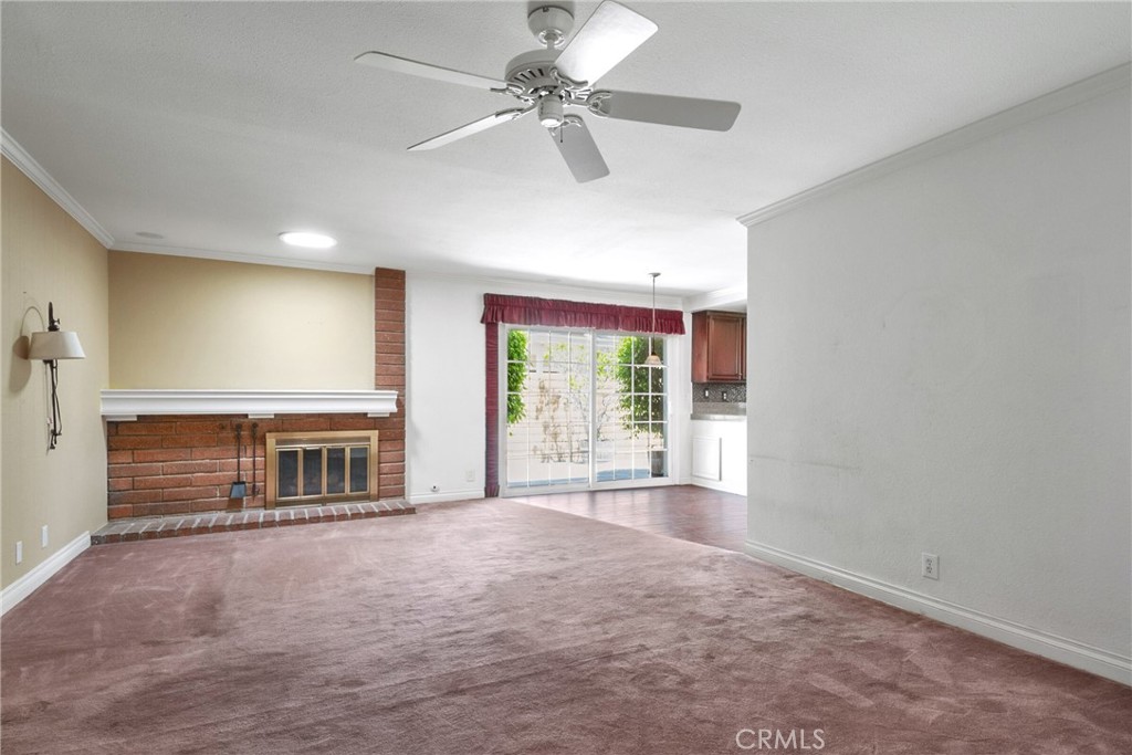 412 S Oakgrove Circle