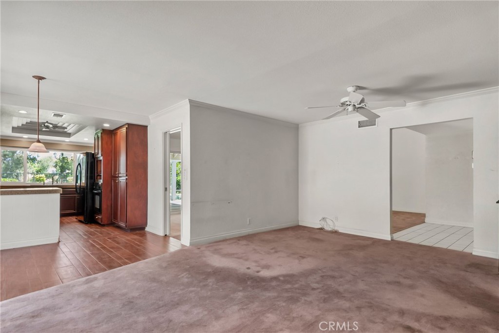 412 S Oakgrove Circle