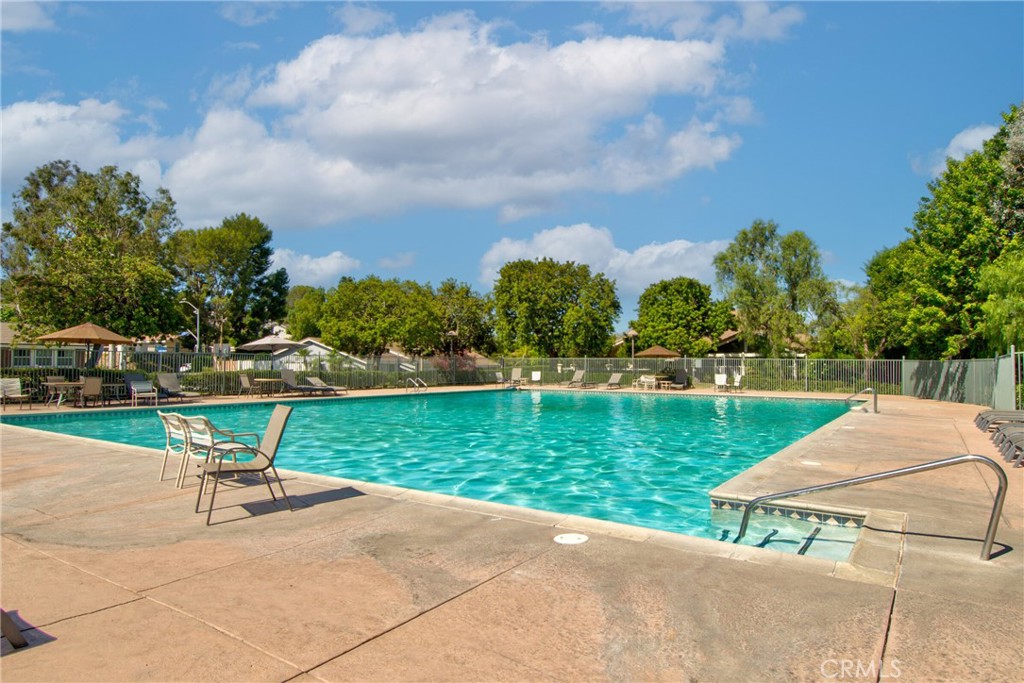 412 S Oakgrove Circle