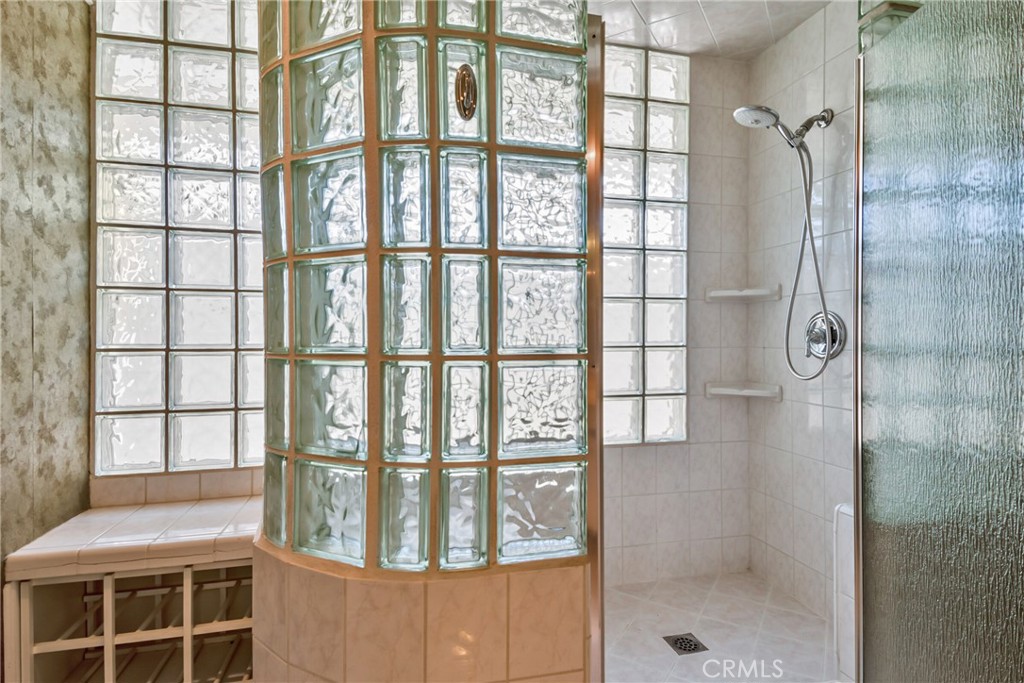 412 S Oakgrove Circle