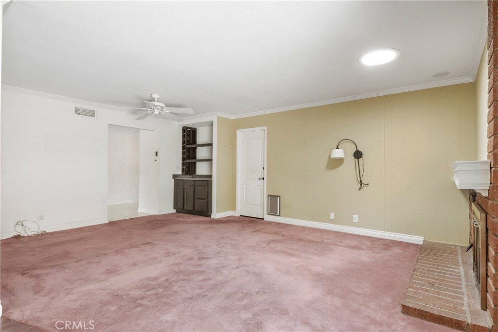 412 S Oakgrove Circle