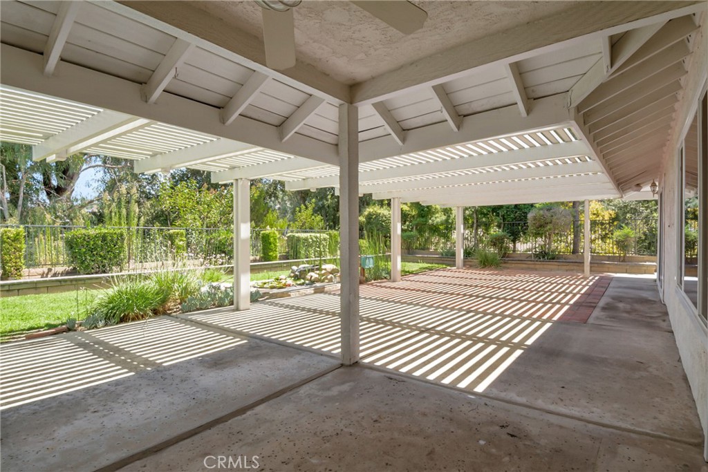 412 S Oakgrove Circle