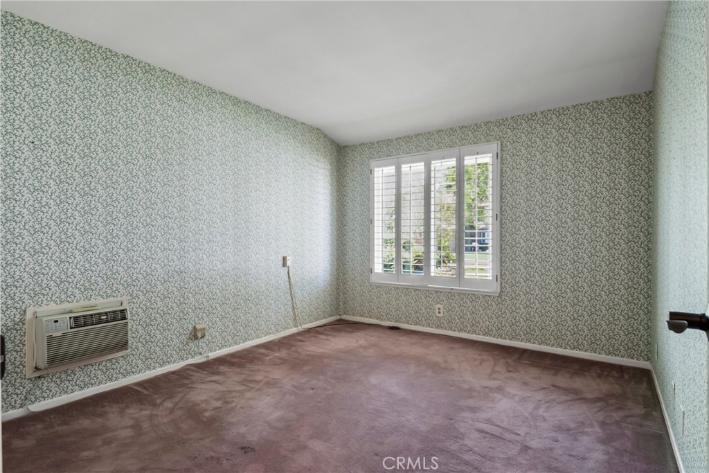 412 S Oakgrove Circle