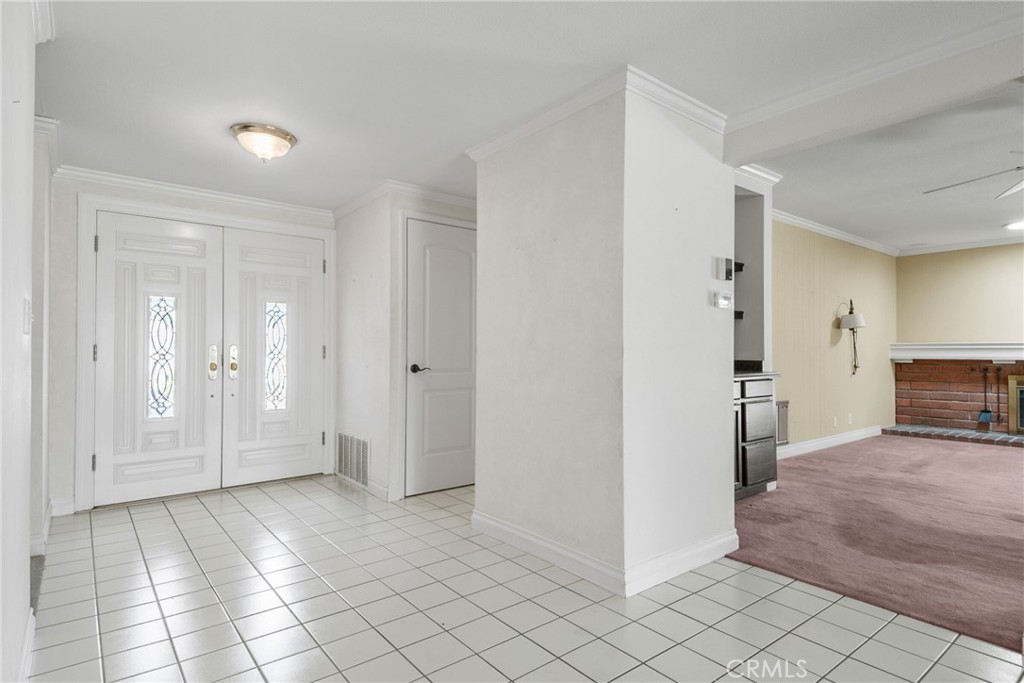 412 S Oakgrove Circle