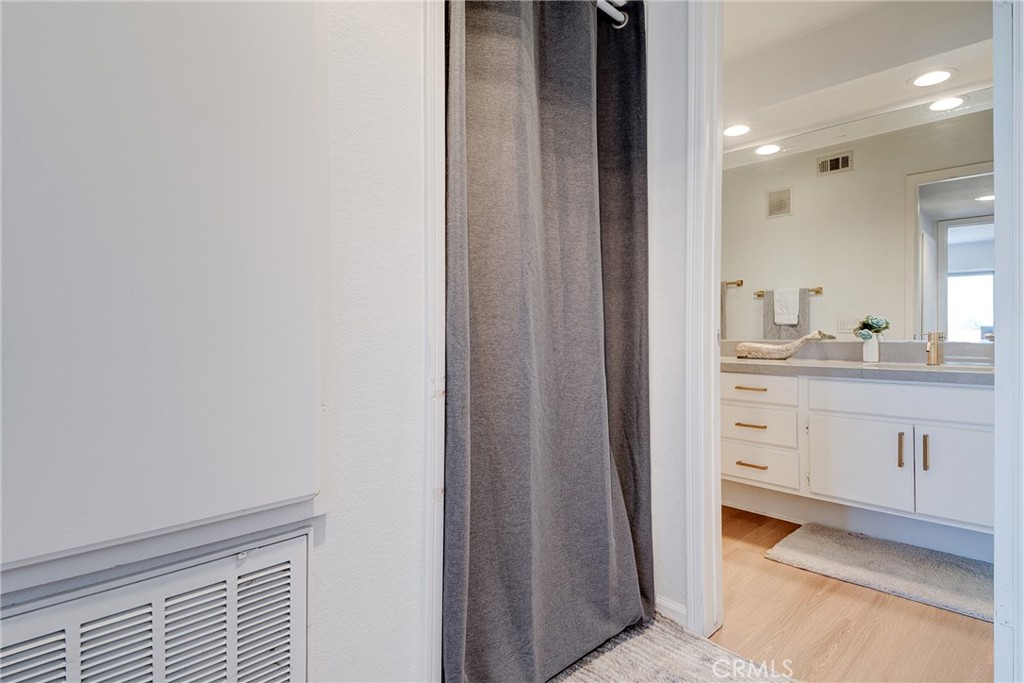 2500 San Gabriel Way 305