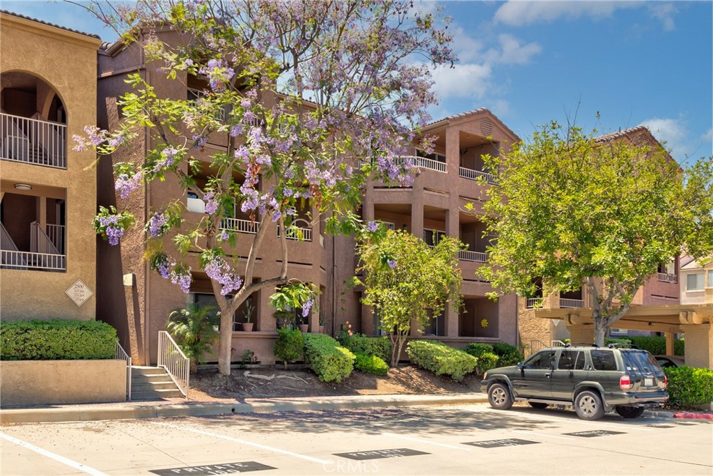 2500 San Gabriel Way 305