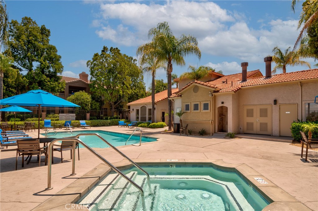 2500 San Gabriel Way 305