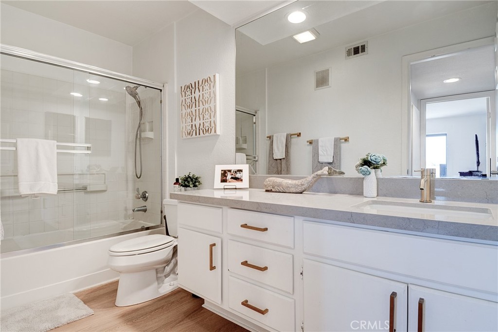 2500 San Gabriel Way 305