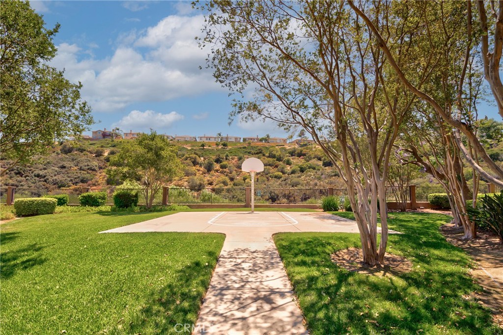 2500 San Gabriel Way 305