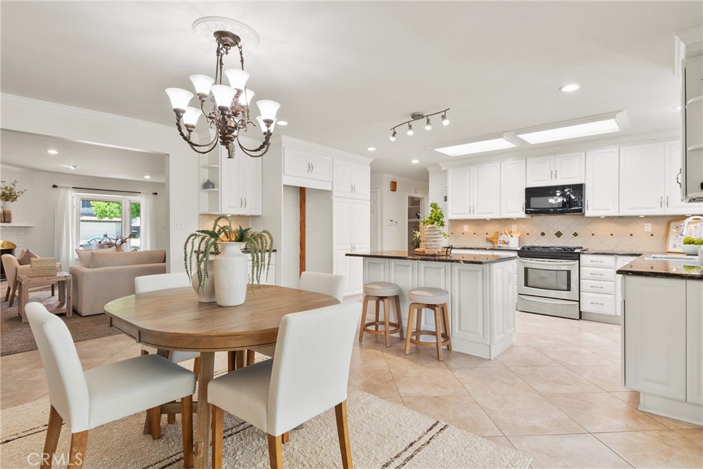 1525 E Baldwin Avenue