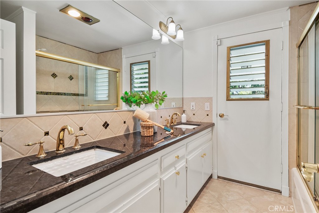 1525 E Baldwin Avenue