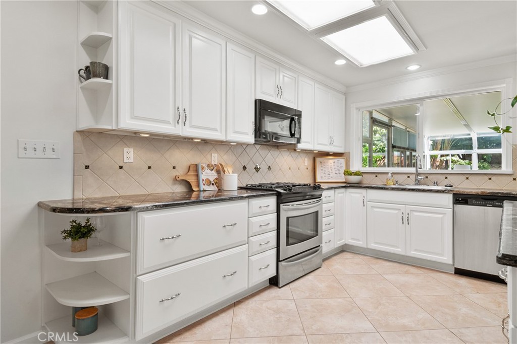 1525 E Baldwin Avenue