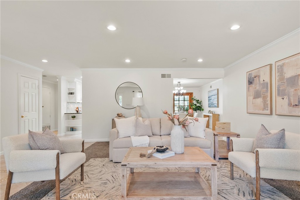 1525 E Baldwin Avenue