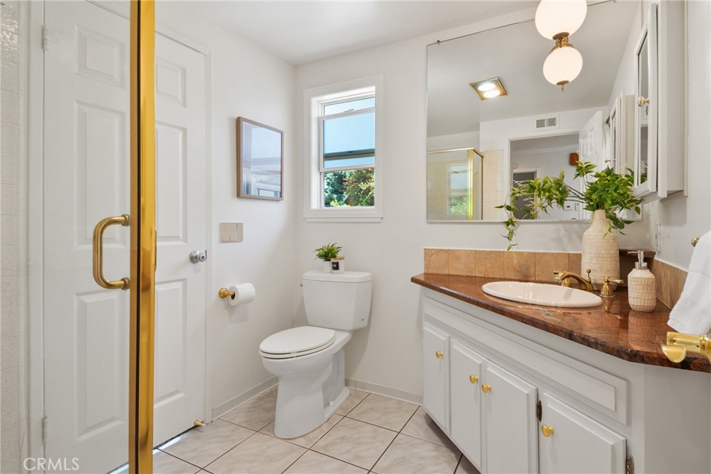 1525 E Baldwin Avenue