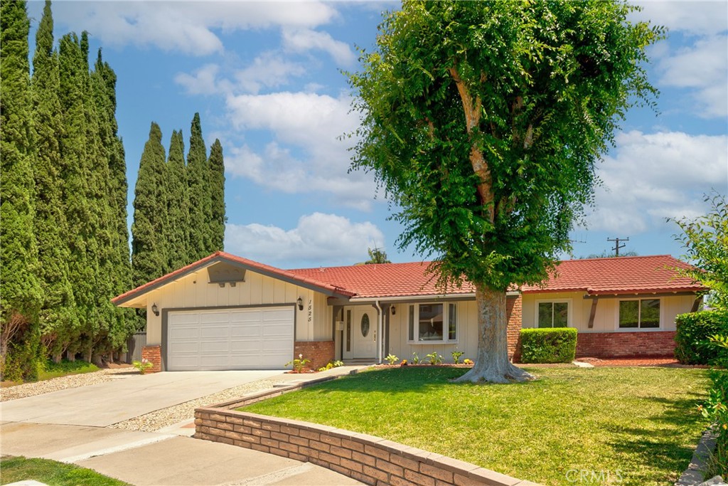 1525 E Baldwin Avenue