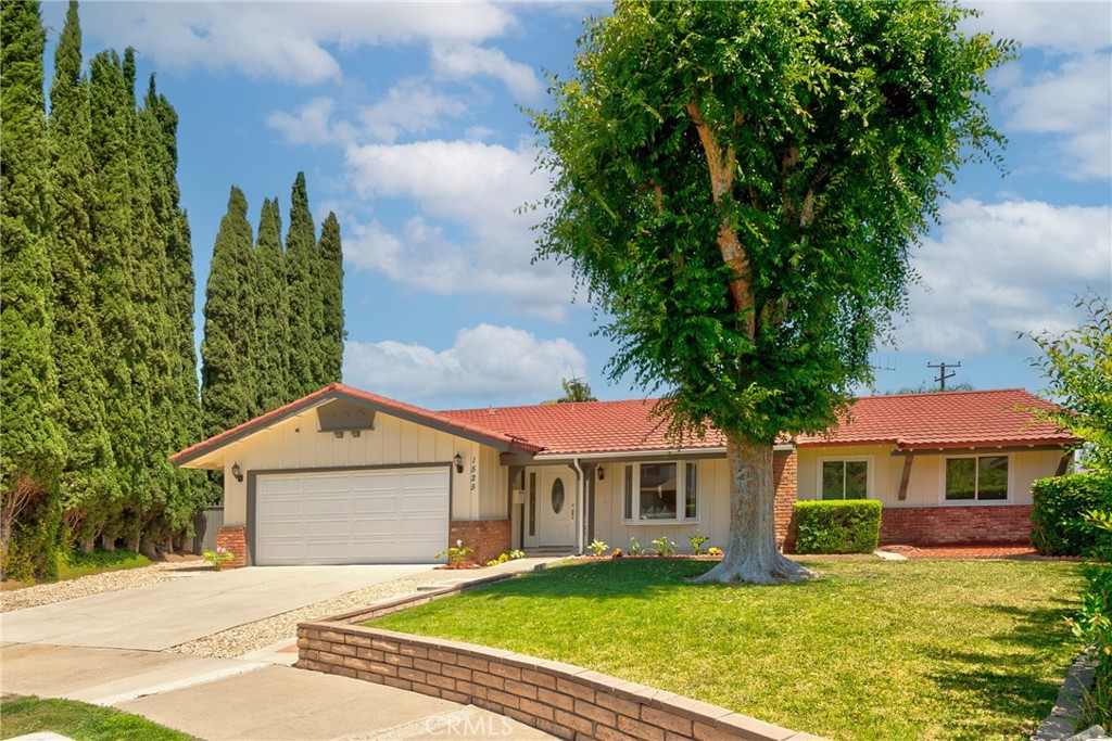 1525 E Baldwin Avenue