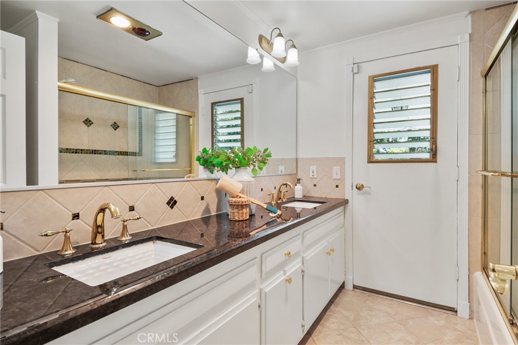 1525 E Baldwin Avenue