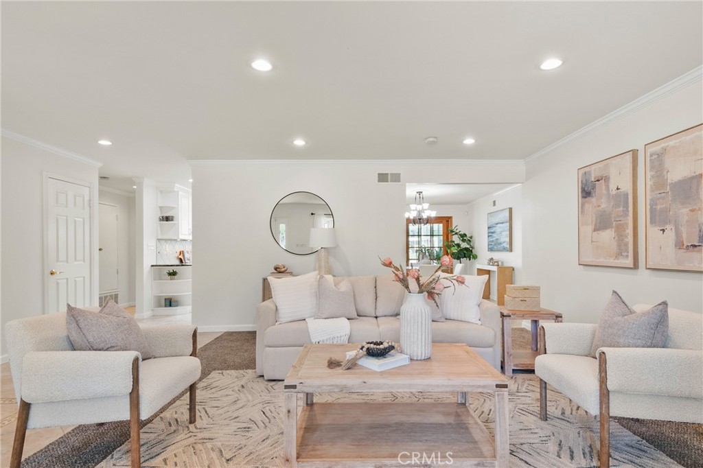 1525 E Baldwin Avenue