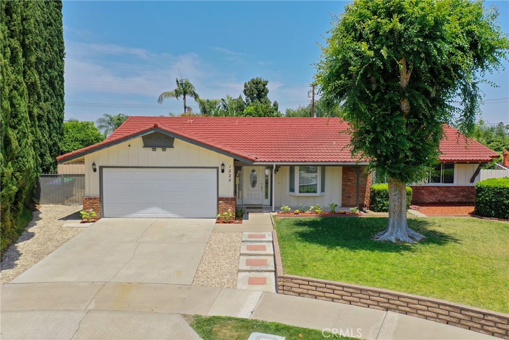 1525 E Baldwin Avenue