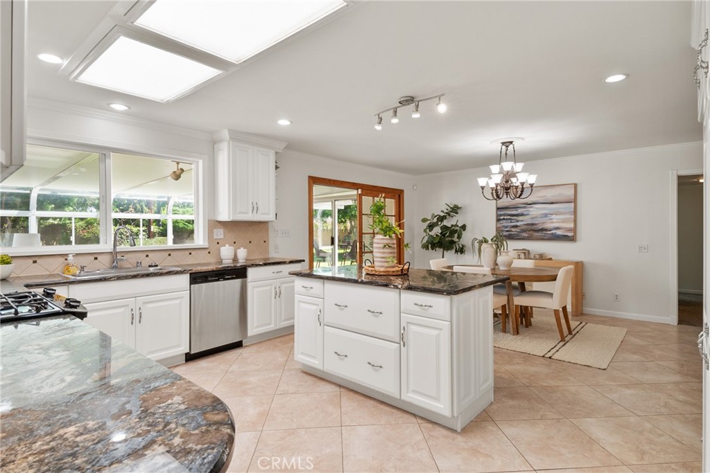 1525 E Baldwin Avenue