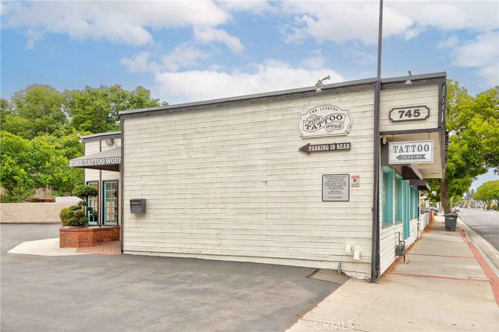 745 W Chapman Avenue