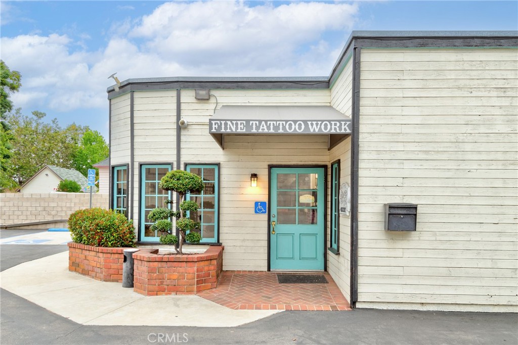 745 W Chapman Avenue