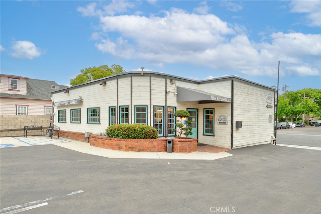 745 W Chapman Avenue