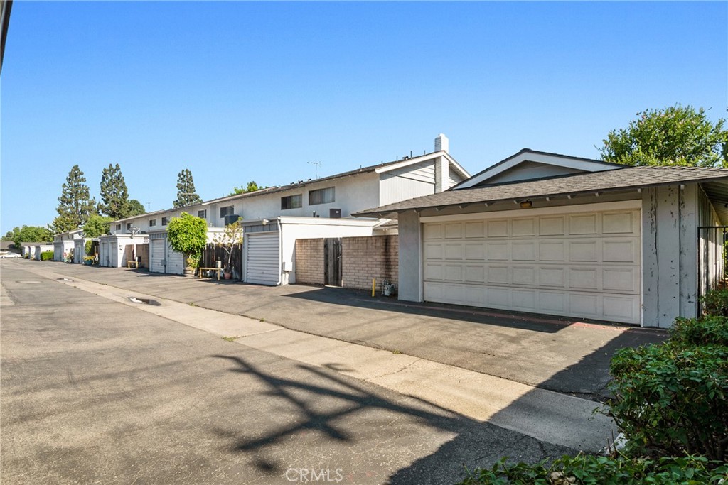 1260 N Placentia Avenue