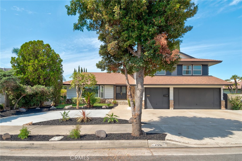 700 S Yorba