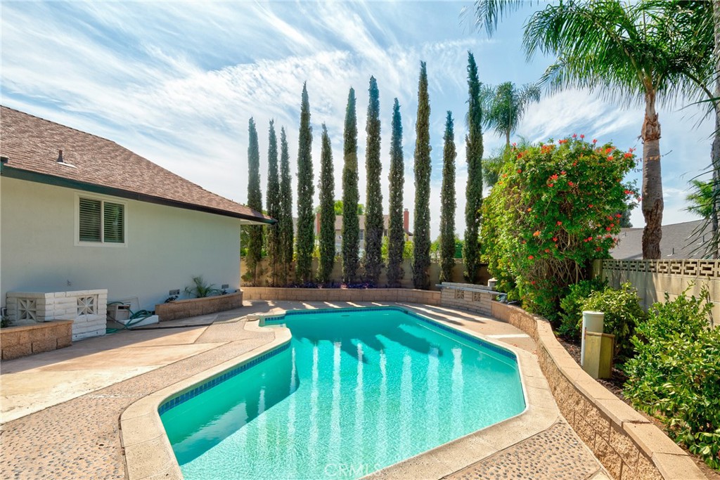 700 S Yorba