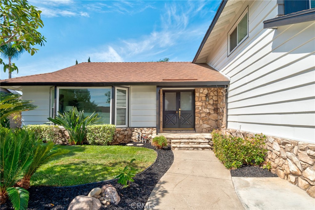 700 S Yorba