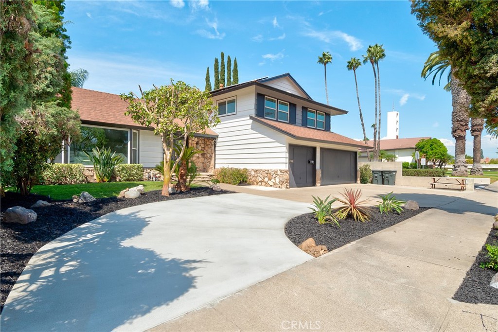 700 S Yorba