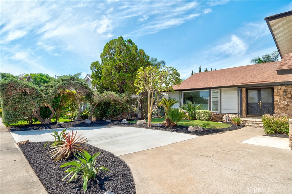 700 S Yorba