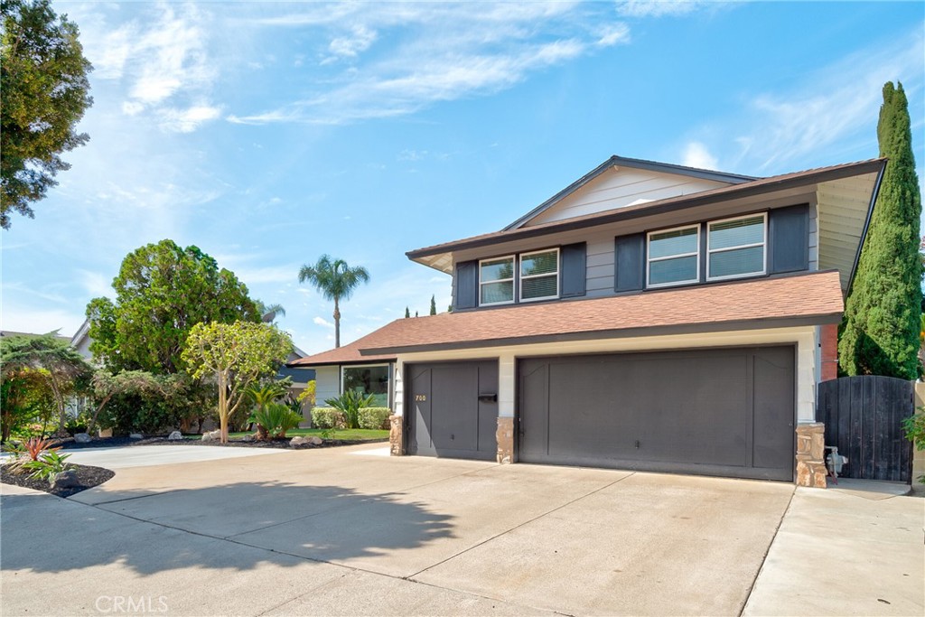 700 S Yorba